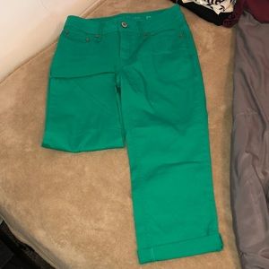 Green capris